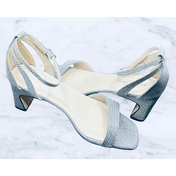 Benjamin Walk Lilibet Touch Ups Silver Heels 6.5 M
Glitter Evening Shoes - Picture 8 of 11